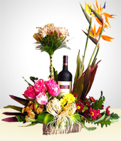 Arreglos Florales - Arreglo ramo en canasta con botella de vino