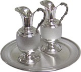Burettes avec plateau - decoration sur les ases