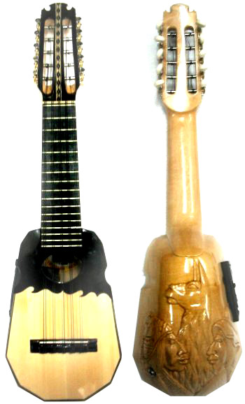 Elektroakustisches Profi - Charango. Modell Kjarkas